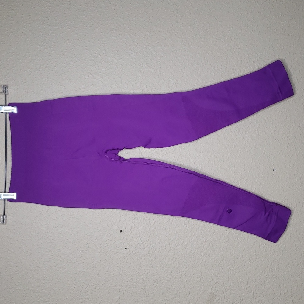 Lululemon Zone in Tights Seamless Ankle Crop Leggings Size 2 Fitness Gym Yoga